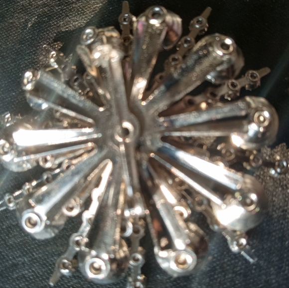 Rhinestone Snowflake Lapel Pin Brooch - Picture 7 of 12